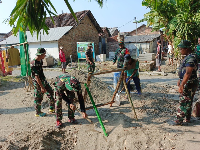 TMMD Reguler Ke-121 Mojokerto, Libur Akhir Pekan Satgas Terus Berkarya