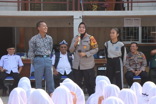 Polresta Cirebon Gelar Police Goes To SMAN 1 Karangwareng