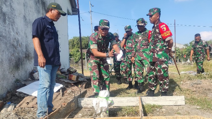 Pastikan Sesuai Rencana, Dansatgas Tinjau Kemajuan Sasaran Fisik TMMD Desa Bandung