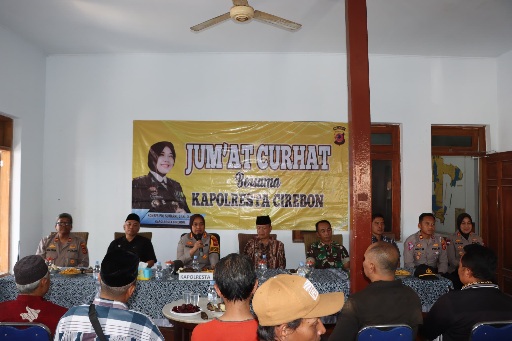 Polresta Cirebon Gelar Jum’at Curhat di Desa Danawinangun dan Desa Kaliwulu