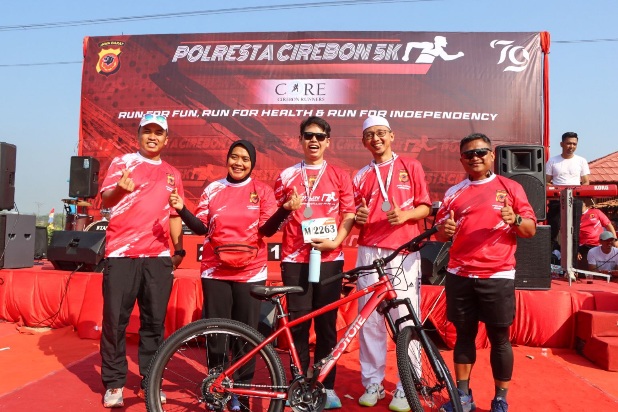 Memeriahkan Hari Kemerdekaan Republik Indonesia Ke-79, Polresta Cirebon Gelar Fun Run 5K