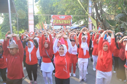 Semarak Peringatan Kemerdekaan RI, Bupati Mojokerto Senam Dan Jalan Sehat Bersama Warga Desa Watesumpak