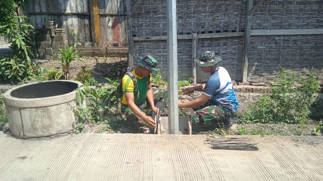 Satgas TMMD 121 Mojokerto, Tuntaskan Sasaran Fisik Lampu Penerangan Jalan Umum Desa Bandung