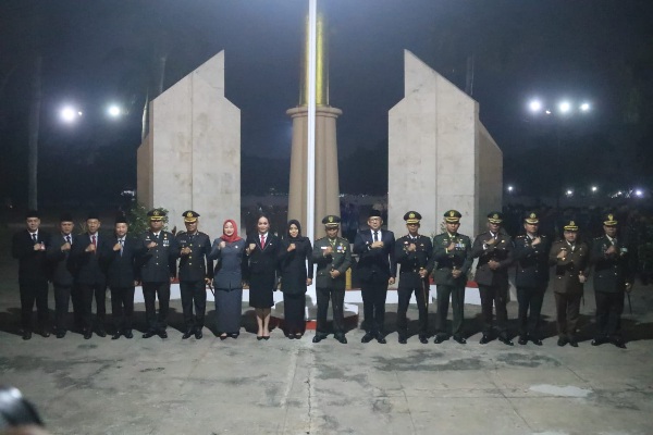 Bupati Mojokerto Bersama Forkopimda Mojokerto Raya Gelar Apel Kehormatan Dan Renungan Suci Di TMP