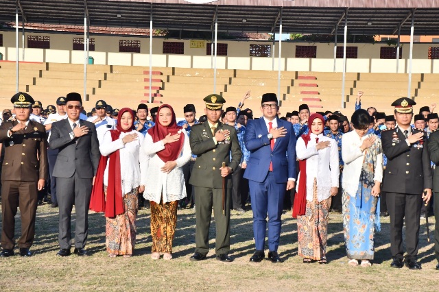 Dandim 0815/Mojokerto Pimpin Upacara Penurunan Bendera HUT Ke-79 Kemerdekaan RI