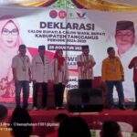 Dewi Handajani dan Amar Sirajuddin Pasangan Bakal Calon Bupati dan Wakil Buti Tanggamus Daftarkan Diri ke- KPU Tanggamus.