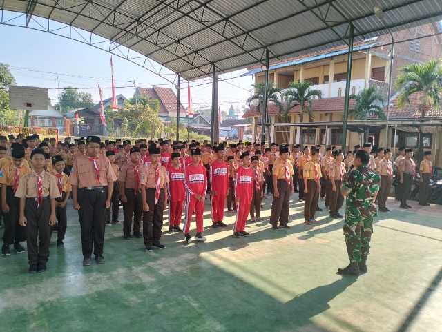 Koramil 0815/07 Jetis Bekali Wasbang Siswa MTs Darul Ulum