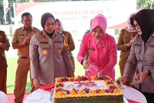 Kapolresta Cirebon Pimpin Apel dan Syukuran HUT ke-76 Polwan