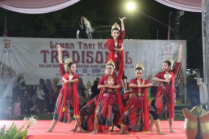 Polresta Cirebon Gelar Lomba Tari Memperingati HUT ke-76 Polwan