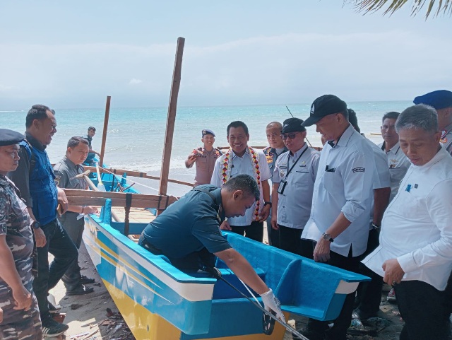 PJ.Sekda Tanggamus Lonching Program Gardu Kasir dan Serahkan Bantuan Sarana Prasarana Untuk Nelayan di Pematang Sawa