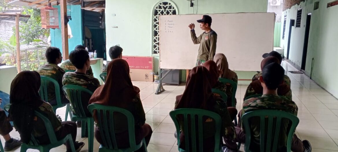 Beri Materi Krida Survival, Koramil Sooko Latih Siswa Saka Wira Kartika