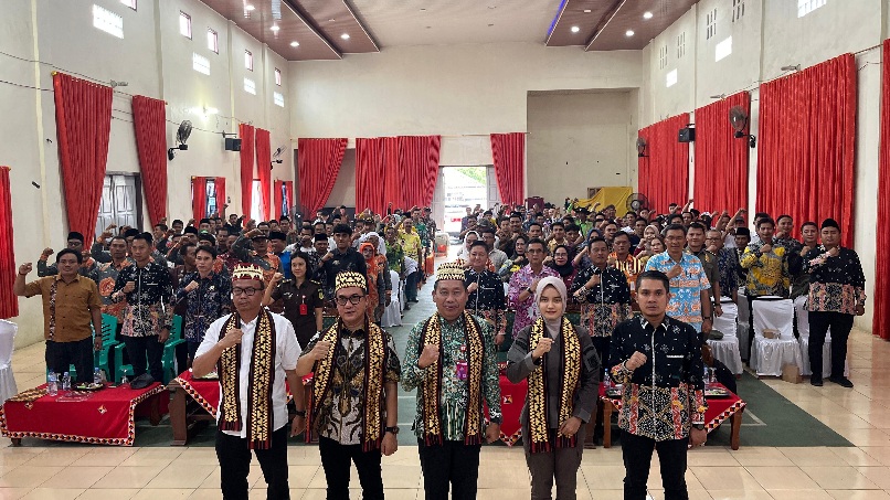 Penjabat Sekretaris Daerah Kabupaten Tanggamus Menghadiri Sosialisasi dan Ikrar Netralitas Kepala Desa pada Pemilihan Serentak Tahun 2024 di Provinsi Lampung