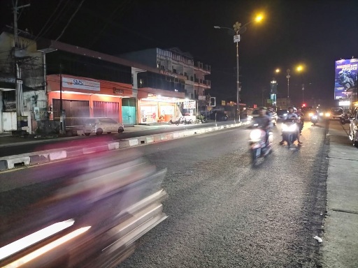 ASPAL DI JALAN JENDERAL SUDIRMAN TANJUNG PANDAN BELITUNG BERBAHAYA BAGI PENGENDARA