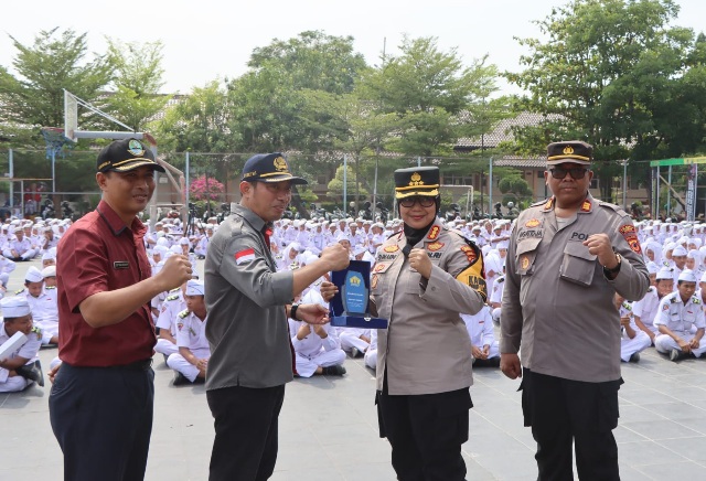 Polresta Cirebon Gelar Police Goes To SMKN 1 Jamblang