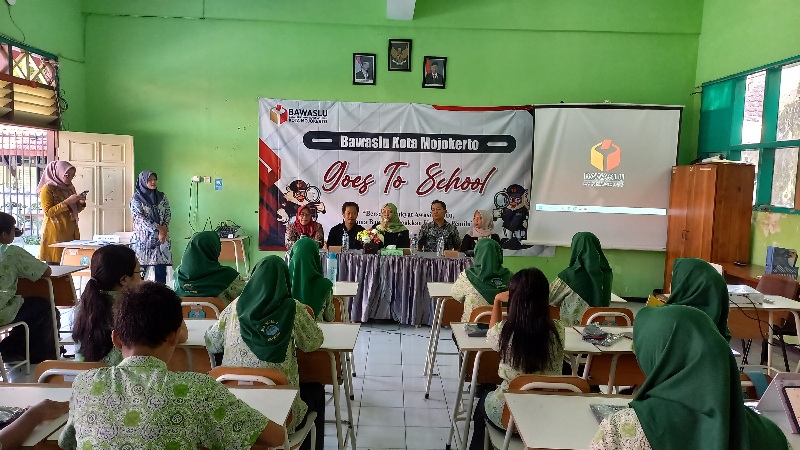 Pj Wali Kota Mojokerto dukung edukasi pengawasan pemilu di sekolah, cegah hoaks dan kampanye hitam