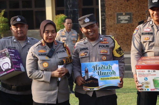 Kapolresta Cirebon Berikan Arahan kepada Bhabinkamtibmas