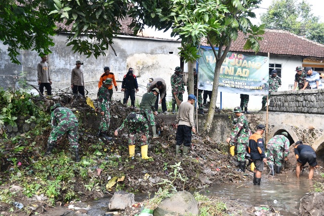 Hari Juang TNI-AD Ke-79, Kodim 0815/Mojokerto Gelar Karya Bakti Di Kecamatan Puri dan Dlanggu