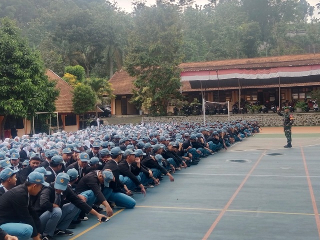 Berikan Wawasan Kebangsaan dan Kedisiplinan, Babinsa Koramil 0815/17 Trawas   Bekali Siswa-Siswi SMAN 1 Trawas